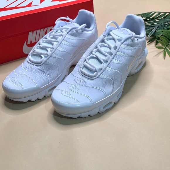 air max plus tn triple white